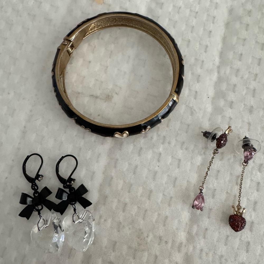 Betsey Johnson Vintage Elegant Jewelry Set with Black and Gold Accents